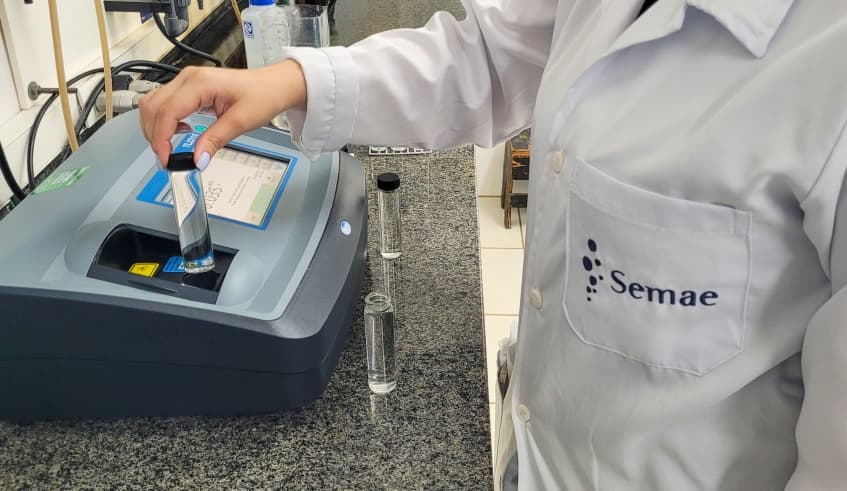 Semae realiza 26 mil análises mensais para garantir qualidade da água distribuída em Mogi das Cruzes