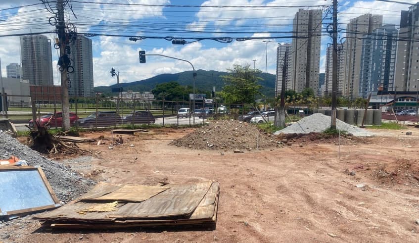 Obra da praça Kazuo Kimura é suspensa por 120 dias para solução de problema de drenagem do Lavapés